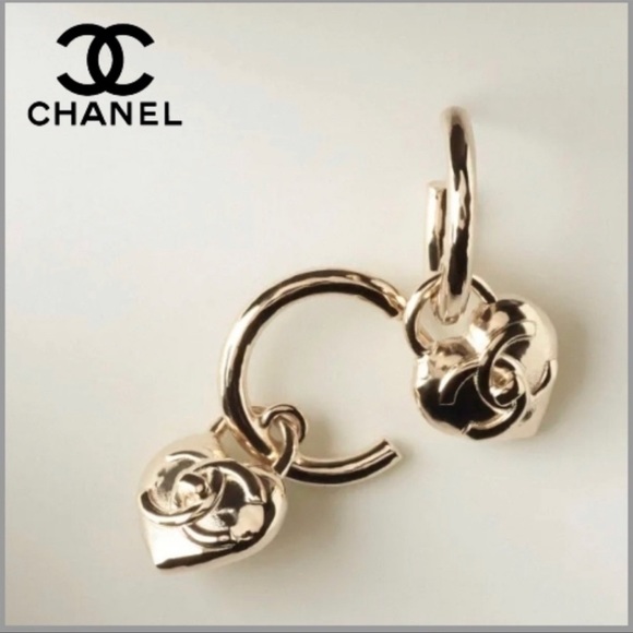 CHANEL GOLD EARRINGS WITH CC LOGO IN THE CENTER - Picture 1 of 10